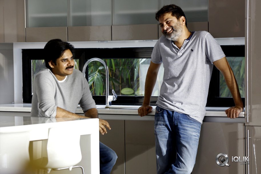 Agnyaathavaasi-Movie-Working-Stills